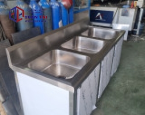 Chậu rửa inox 3 hộc có cửa dưới 