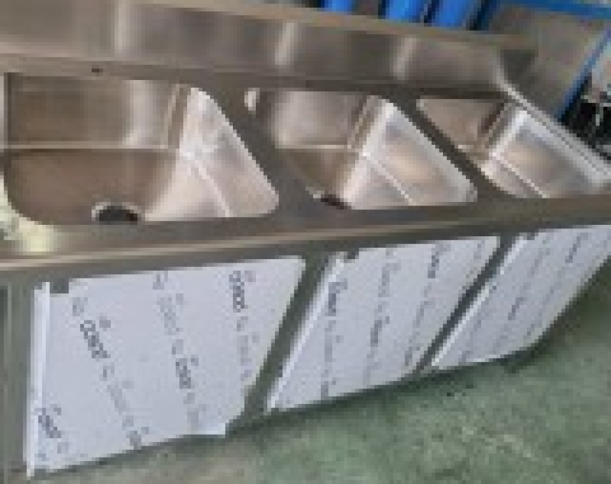 Chậu rửa inox 3 hộc có cửa dưới 