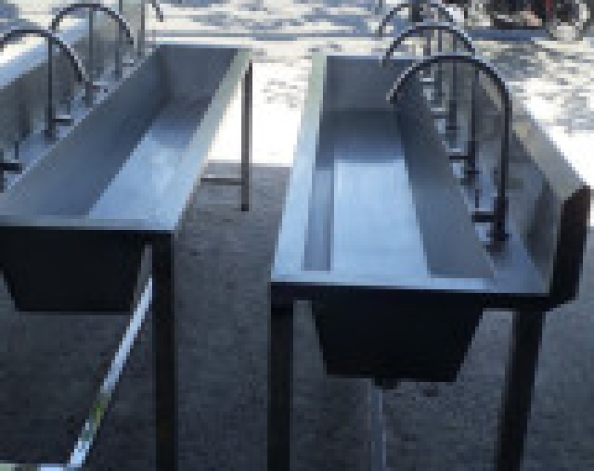 Bồn rửa tay inox 5 vòi dùng trong nhà máy, trường học, Nhà Hàng
