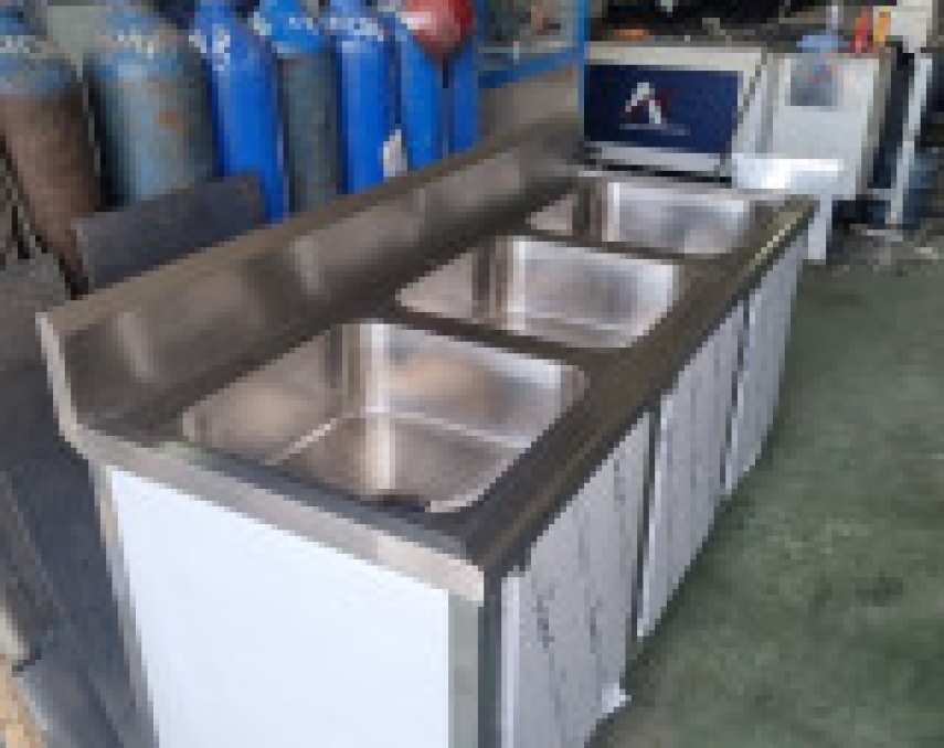 Chậu rửa inox 3 hộc có cửa dưới 