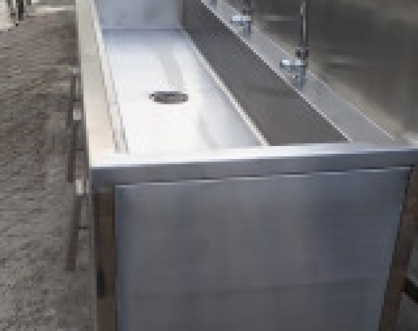 Bồn rửa tay inox 5 vòi dùng trong nhà máy, trường học, Nhà Hàng