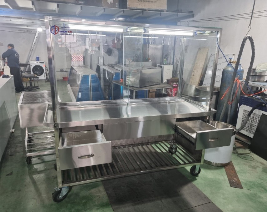 Tủ Kính Treo Bán Vịt Quay Inox 304, Bàn Chặt Tiện Lợi