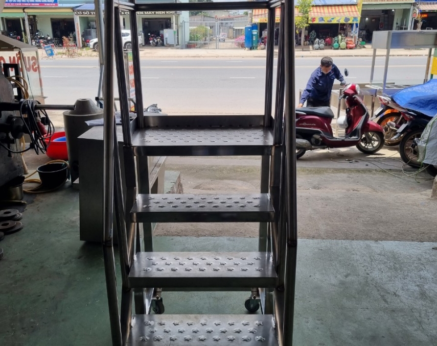 Xe đẩy thang inox 