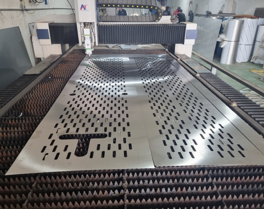 Cắt gia công inox, sắt 0985 683 017