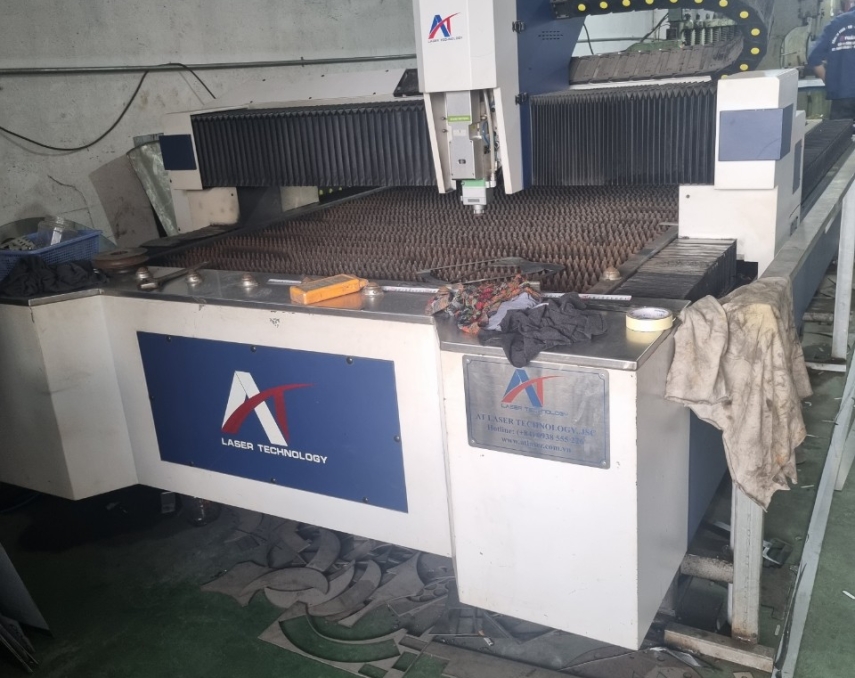 Cắt gia công inox, sắt 0985 683 017